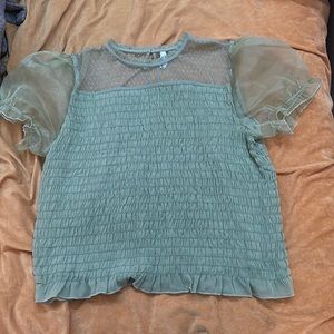 green puffy sleeve top